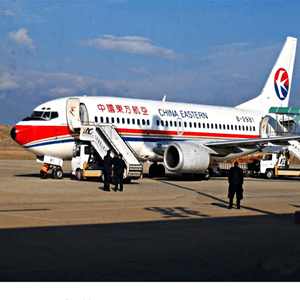 鄂托克前旗敖勒召其机场货运航空快运业稳步发展的原因是什么？